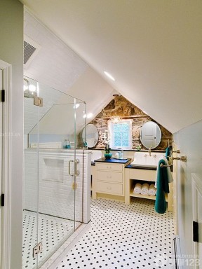 美式90平带平顶阁楼小户型卫生间浴室装修图片
