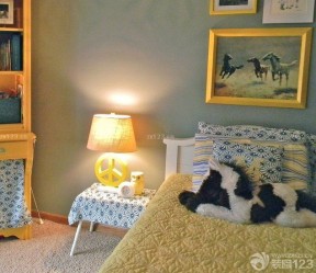 最新家装90后女生卧室照片墙设计效果图片