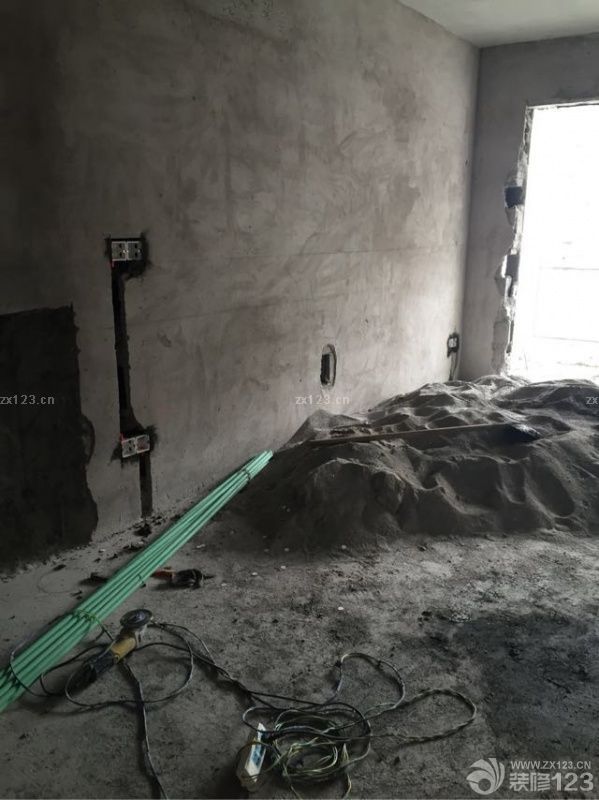 水電終于進場了感覺花兒也謝了~不知這項工程需要多久~