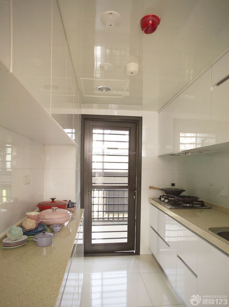小户型厨房玻璃门装修效果图大全2015图片