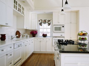 小户型整体厨房装修 白色橱柜装修效果图片