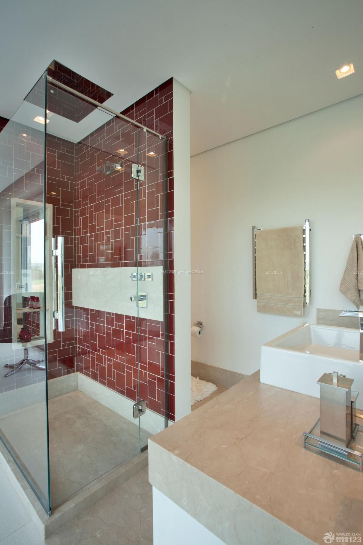 卫生间浴室装修玻璃隔断设计图