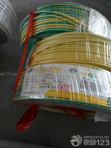 電線送到，熊貓品牌，安全的保障，期待水電王師付的管線鋪設(shè)技藝專業(yè)、到位。