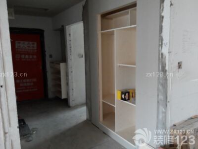 櫥柜也做得差不多了，看著也不錯，就是不知道這柜門邊框如何收邊??