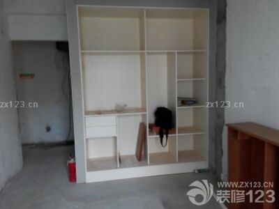 櫥柜也做得差不多了，看著也不錯，就是不知道這柜門邊框如何收邊??
