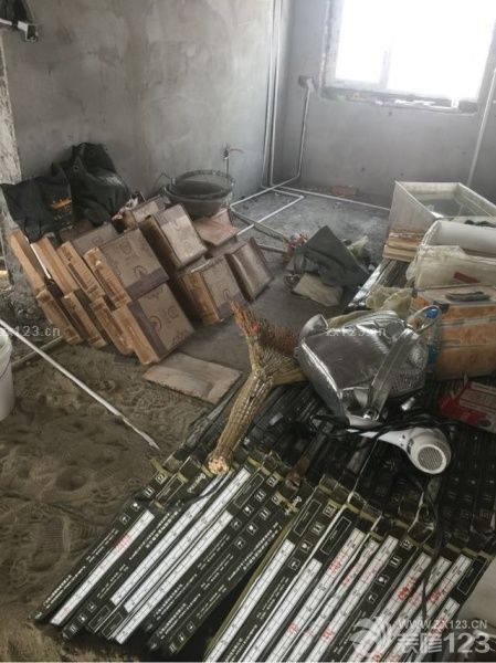 窗戶換完了！?。?br>準備上瓦工！<br>終于開始了，真墨跡！
