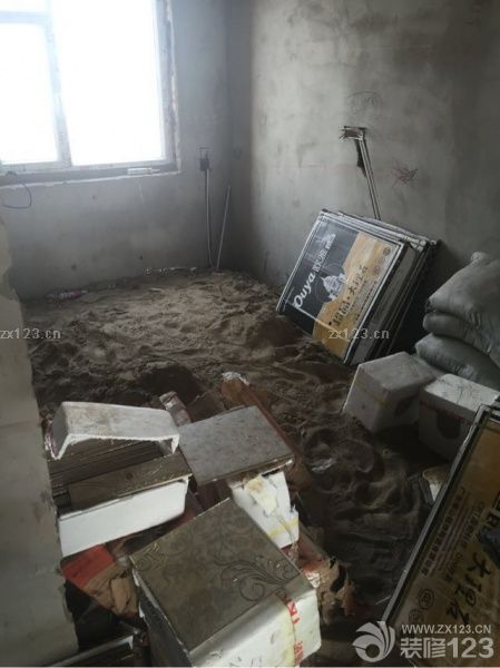 窗戶換完了?。?！<br>準備上瓦工！<br>終于開始了，真墨跡！