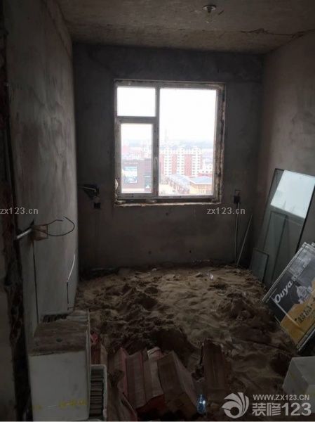 窗戶換完了?。?！<br>準備上瓦工！<br>終于開始了，真墨跡！