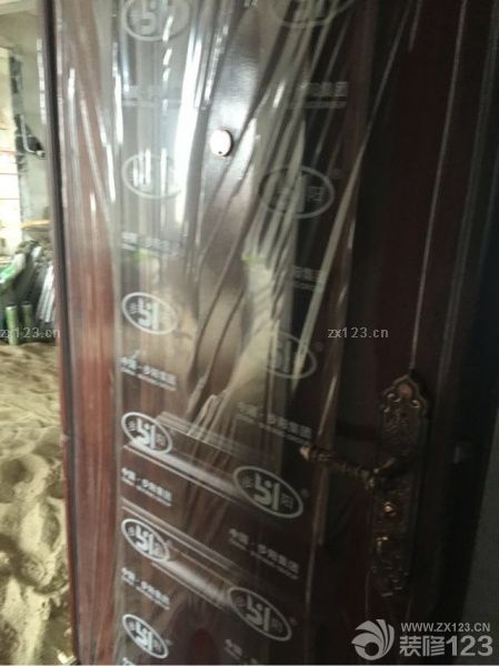 換門，換窗戶！?。?br>磨磨唧唧的??！