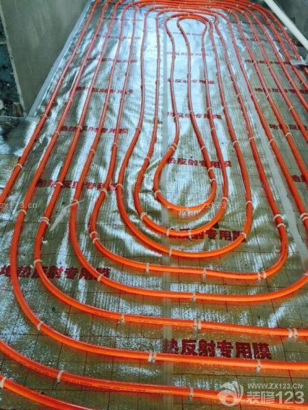 地熱……<br>上石子和水泥沙子啦?。?！