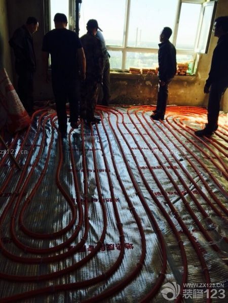 地熱……<br>上石子和水泥沙子啦?。?！