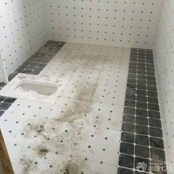 今天下午來做泥木驗收，吊頂工藝不錯，但是入戶、過道和衛(wèi)生間有四處因空鼓需要整改，客廳的磚有貼的不平的，還沒得出一致的原因和解決辦法，待解決。之前送錯的膩子和石膏送過來了。