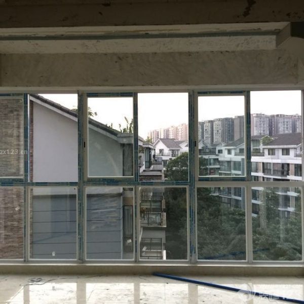 今天安裝兩個陽臺的玻璃，感覺還是可以。