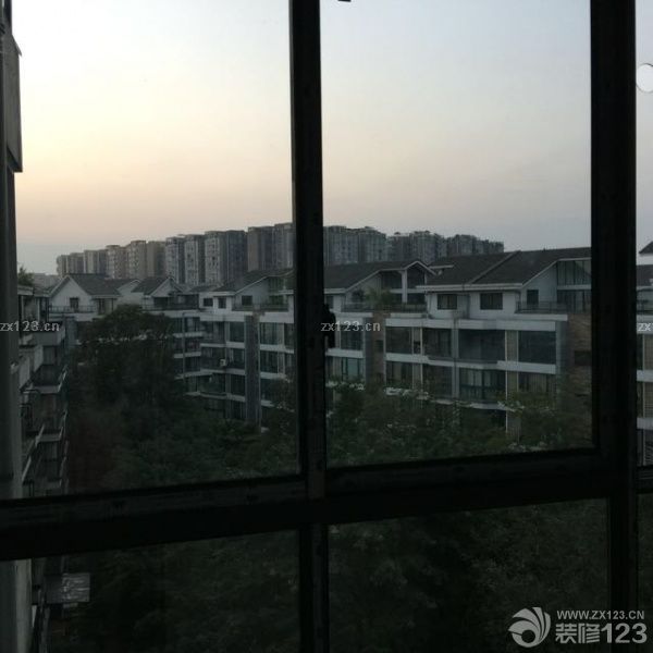 今天安裝兩個陽臺的玻璃，感覺還是可以。