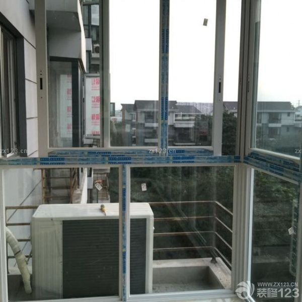 今天安裝兩個陽臺的玻璃，感覺還是可以。