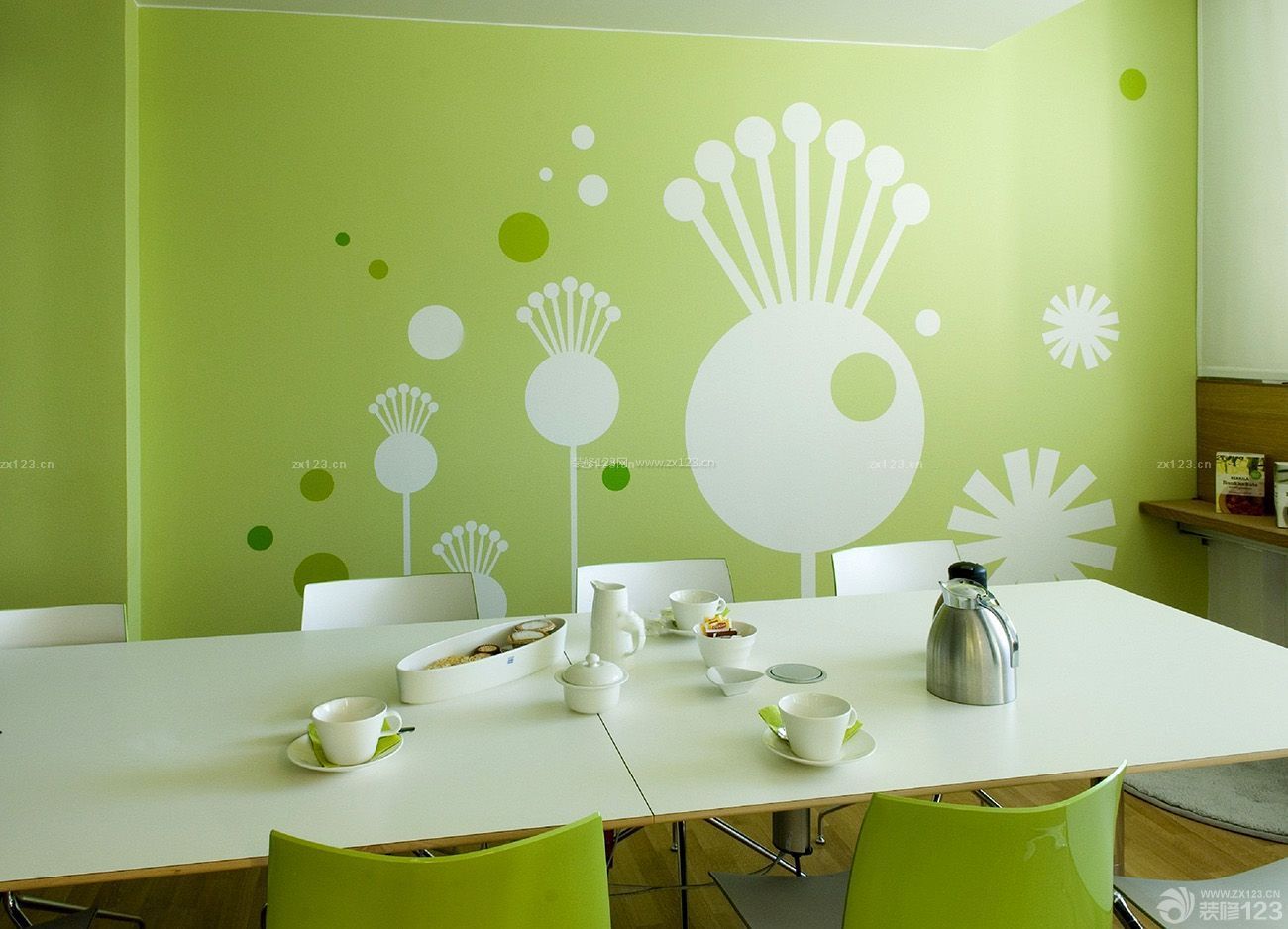 最新现代餐厅过道硅藻泥背景墙效果图