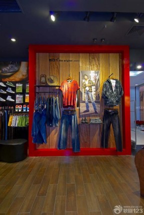 最新服裝店裝修 淺色木地板