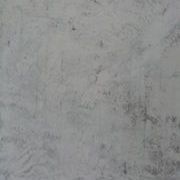 今天下午下班照例要去到房子那里，打開(kāi)門(mén)覺(jué)得好驚喜，墻皮鏟完了，原來(lái)的推拉門(mén)也拆掉了，封陽(yáng)臺(tái)的框架也裝上了，給人眼前一亮的感覺(jué)，小家初見(jiàn)雛形，哈哈，對(duì)后面的改變好期待的說(shuō)。