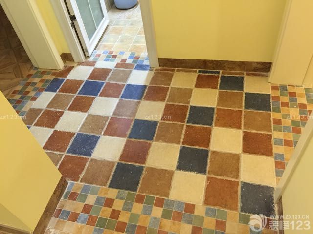 地磚整體比較滿意，馬賽克好看。