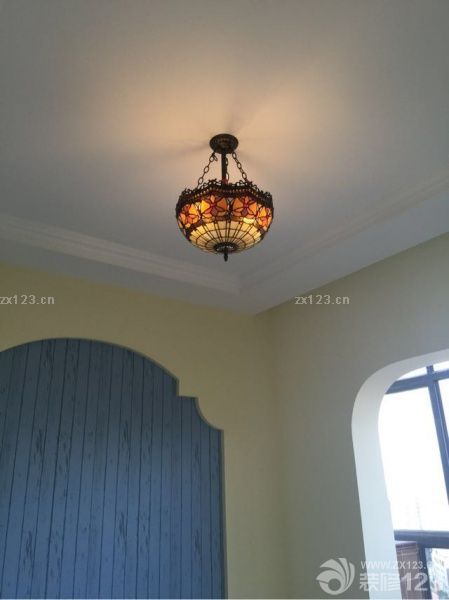 今天終于把燈具和開關安好了，感覺稍微好點了。次臥燈是我的痛，太不配了。