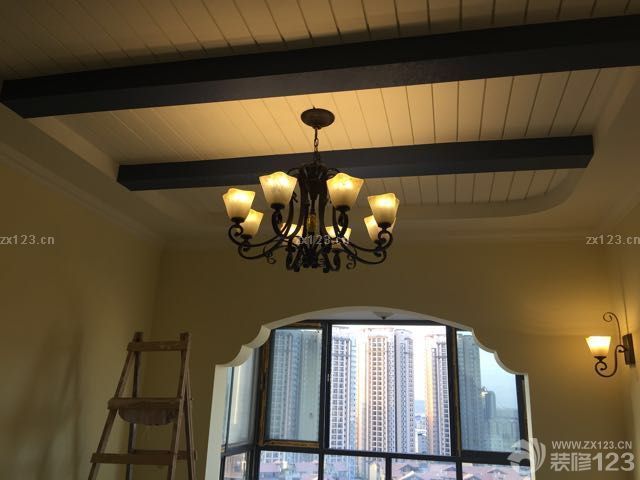 今天終于把燈具和開關安好了，感覺稍微好點了。次臥燈是我的痛，太不配了。