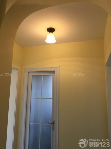 今天終于把燈具和開關安好了，感覺稍微好點了。次臥燈是我的痛，太不配了。