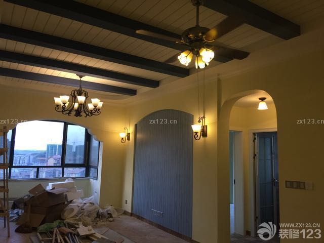 今天終于把燈具和開關安好了，感覺稍微好點了。次臥燈是我的痛，太不配了。