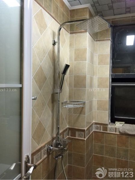 潔具安裝了，衛(wèi)生間真的好小。