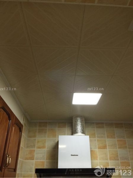 廚衛(wèi)吊頂，還沒去結賬，不知道超支沒有。