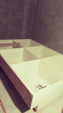 今天次臥書桌，榻榻米成型了。書桌比預想的胖短了點，請師傅加長了一小段后稍微好點了。電視墻我還挺滿意的。附張抽空畫的餐廳墻效果圖。PS:一個人裝修沒多少時間和精力去盯呀！