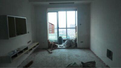 開始油漆工程了。整個油漆部分還是蠻順利的，多虧監(jiān)理師的幫忙。