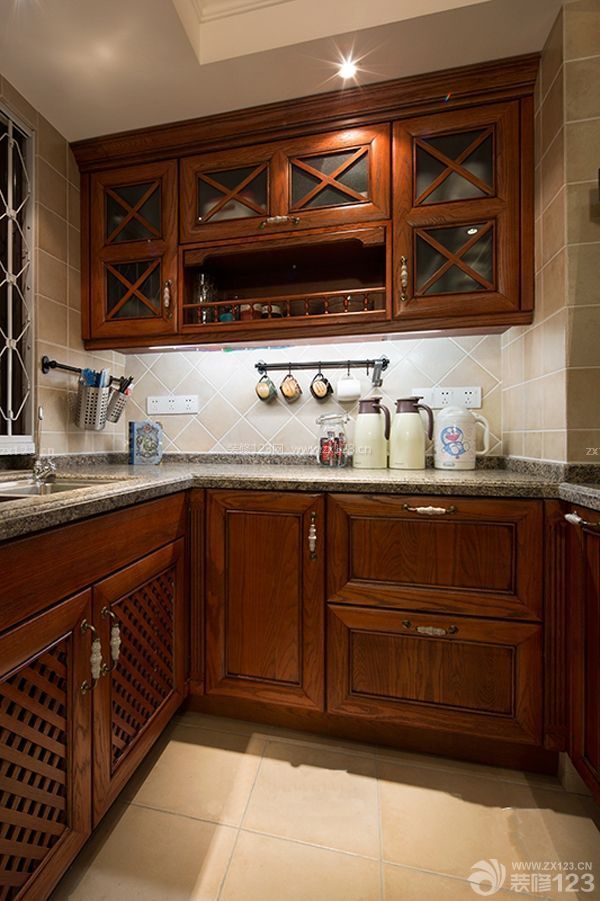 美式厨房装修设计实木橱柜效果图