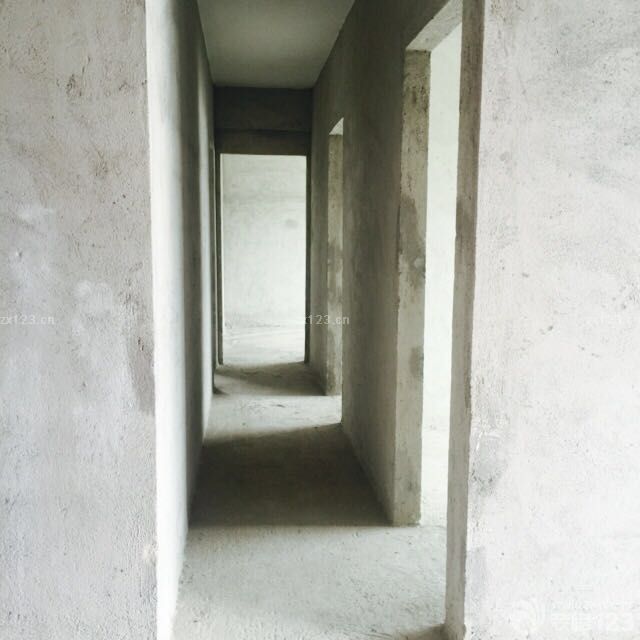 星期六早上10:00軒怡裝修師傅來我新房子開始了第一錘！真的很興奮！終于有了自己的小窩了！