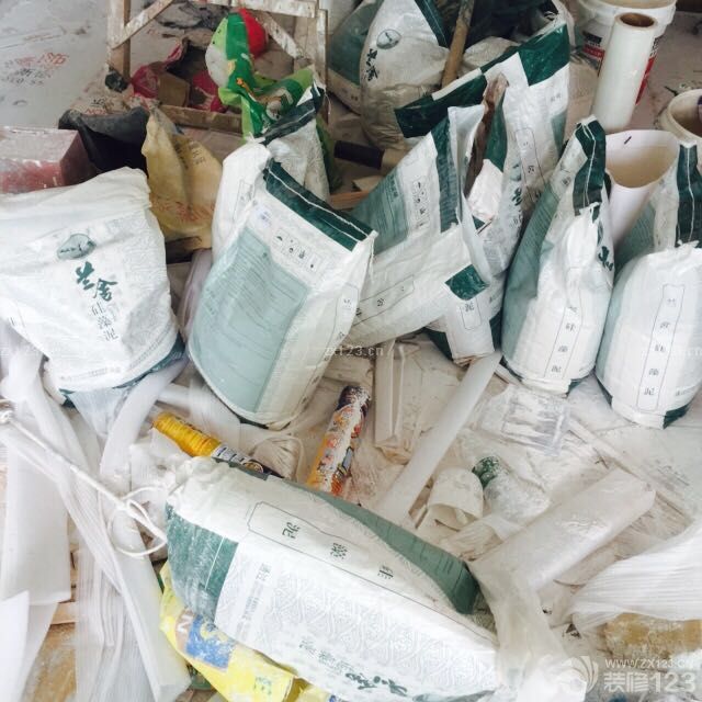 今天裝門和刷硅藻泥了！就是門這個商家讓我很心塞！感覺還是選擇大品牌好！蘭舍硅藻泥的師傅做的確實很專業(yè)！謝謝你們！