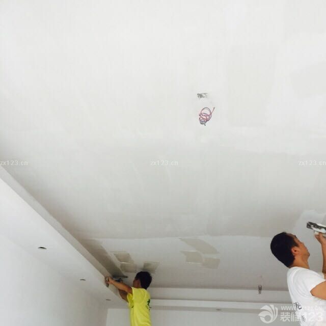 今天裝門和刷硅藻泥了！就是門這個商家讓我很心塞！感覺還是選擇大品牌好！蘭舍硅藻泥的師傅做的確實很專業(yè)！謝謝你們！