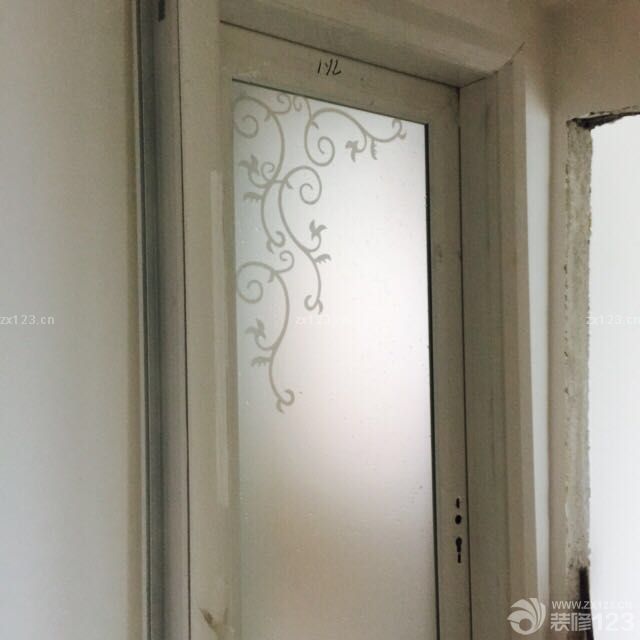 今天裝門和刷硅藻泥了！就是門這個商家讓我很心塞！感覺還是選擇大品牌好！蘭舍硅藻泥的師傅做的確實很專業(yè)！謝謝你們！