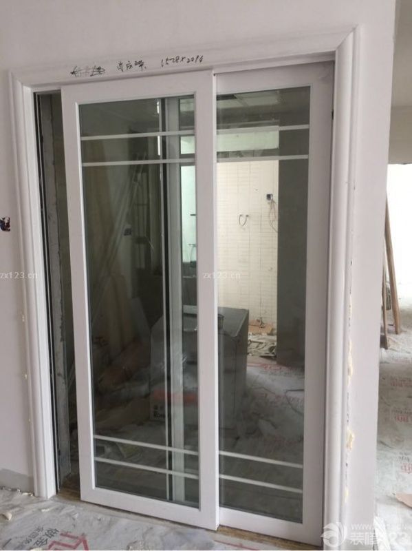 今天裝門和刷硅藻泥了！就是門這個商家讓我很心塞！感覺還是選擇大品牌好！蘭舍硅藻泥的師傅做的確實很專業(yè)！謝謝你們！