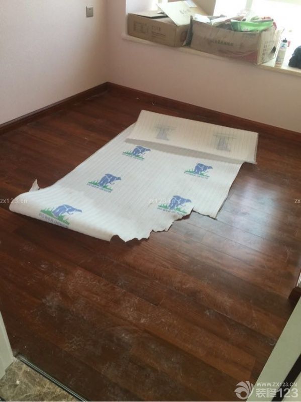 今天的木地板都可以踩了，圣象的師傅辛苦了。