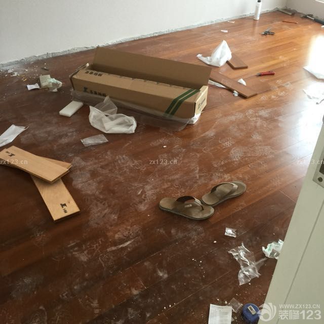 今天的木地板都可以踩了，圣象的師傅辛苦了。