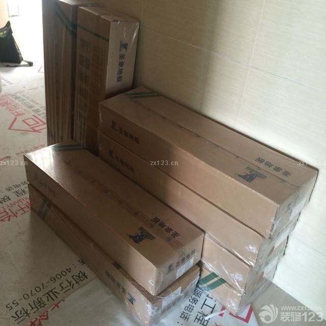 今天的木地板都可以踩了，圣象的師傅辛苦了。