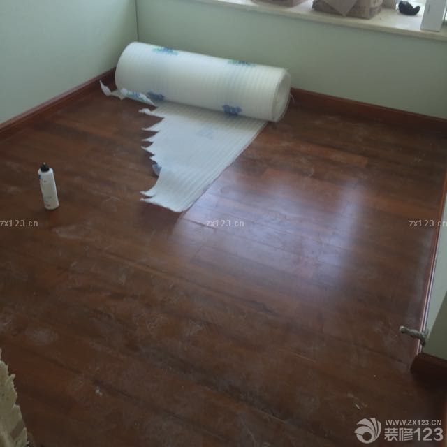 今天的木地板都可以踩了，圣象的師傅辛苦了。