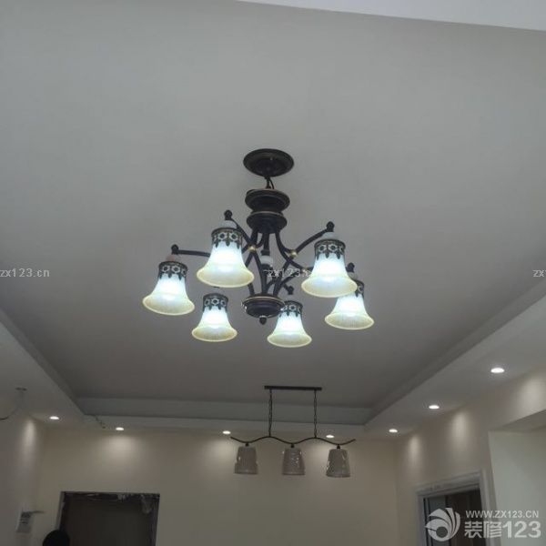 看看吧，新買的燈！感覺整個畫風(fēng)就變得更加的和諧美好了。