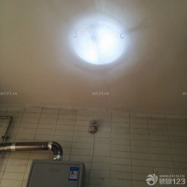 看看吧，新買的燈！感覺整個畫風(fēng)就變得更加的和諧美好了。