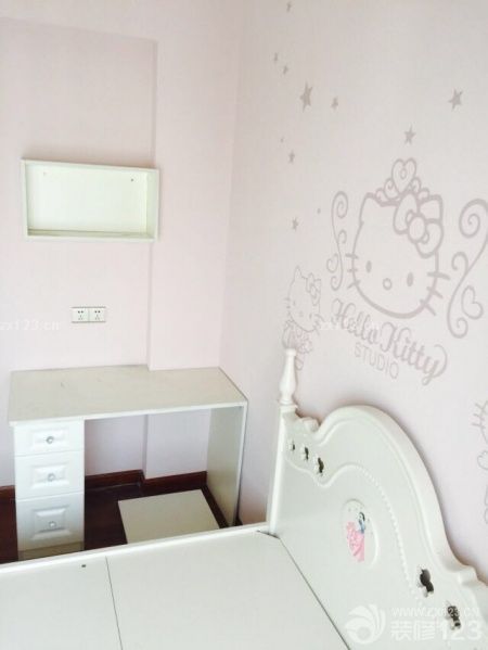 今天弄了窗簾和所有的柜子！不過還有沙發(fā)和主人房，個別小的東西沒弄好！大致就這樣了！