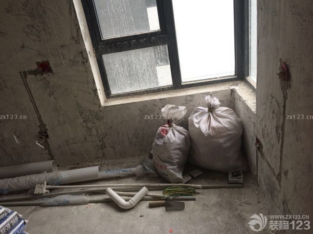 今天驗收水電，雖然監(jiān)理來的晚了點但驗收非常順利，在這里給水電工人贊一個，全部符合要求，而且很詳細的寫了購物清單<br>昨天定了衣柜鞋柜榻榻米。