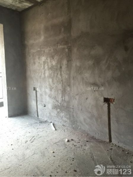 今天的工程就是打槽，還算可以，明天水電材料進(jìn)場(chǎng)，準(zhǔn)備走水電。