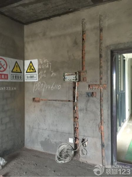 今天的工程就是打槽，還算可以，明天水電材料進(jìn)場(chǎng)，準(zhǔn)備走水電。