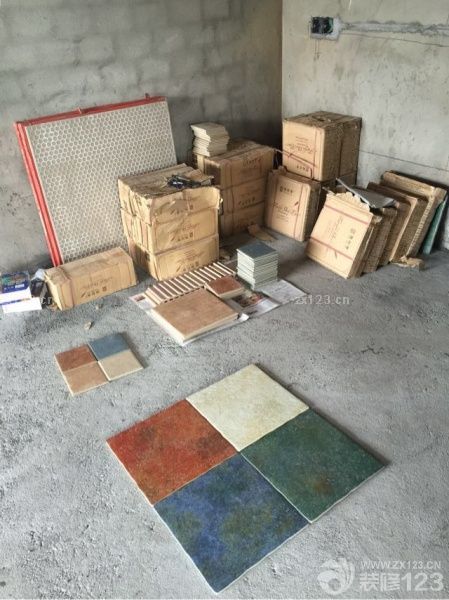 下午我們訂的瓷磚終于送到了，明天開(kāi)始貼瓷磚期待能有好的效果，為了這個(gè)，我明天最愛(ài)的科目三訓(xùn)練都沒(méi)去了，為了我和尹哥的溫馨的家園，努力！