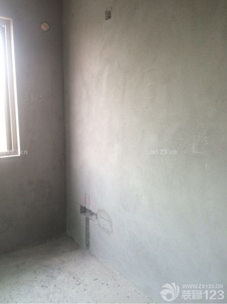 水電位開槽，這是小家的第一道工序，我得親自在現(xiàn)場見證。