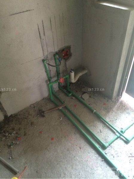 水電安裝，雖然整個水電看起來是比較麻煩，但是師傅們的手藝卻是很不錯的。很贊。